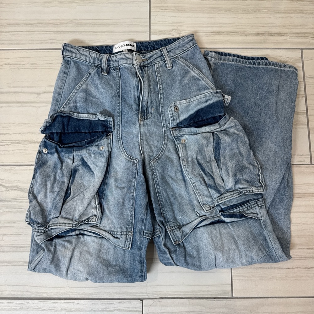 BLUE WASHED CARGO FASHION NOVA JEANS